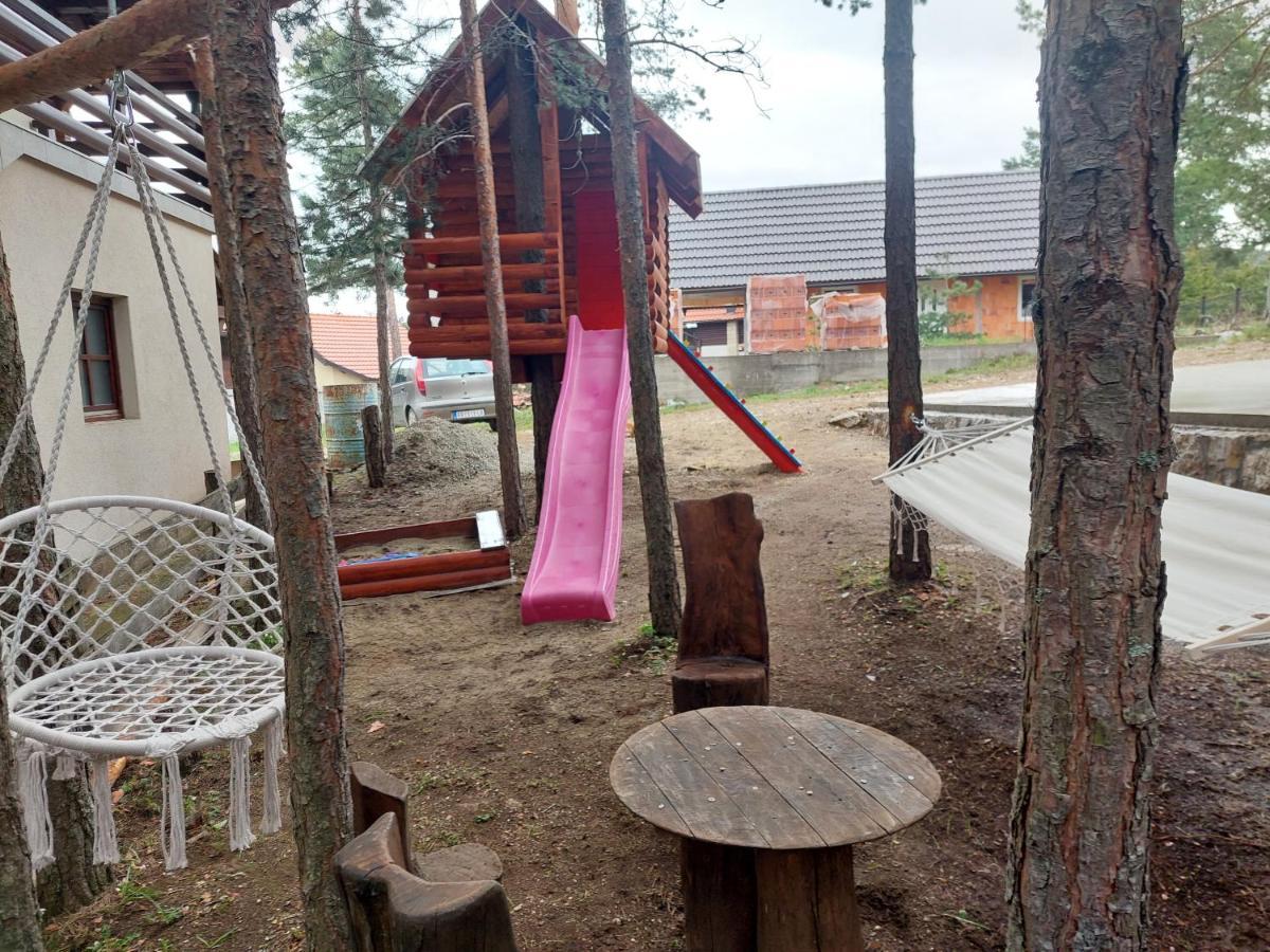 Vila Mina Kaludjerske Bare Luaran gambar