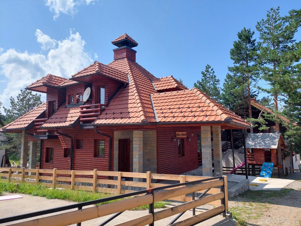 Vila Mina Kaludjerske Bare Luaran gambar