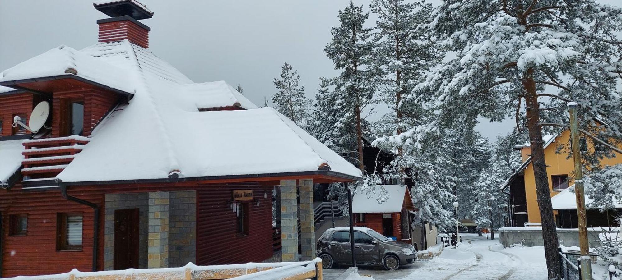 Vila Mina Kaludjerske Bare Luaran gambar
