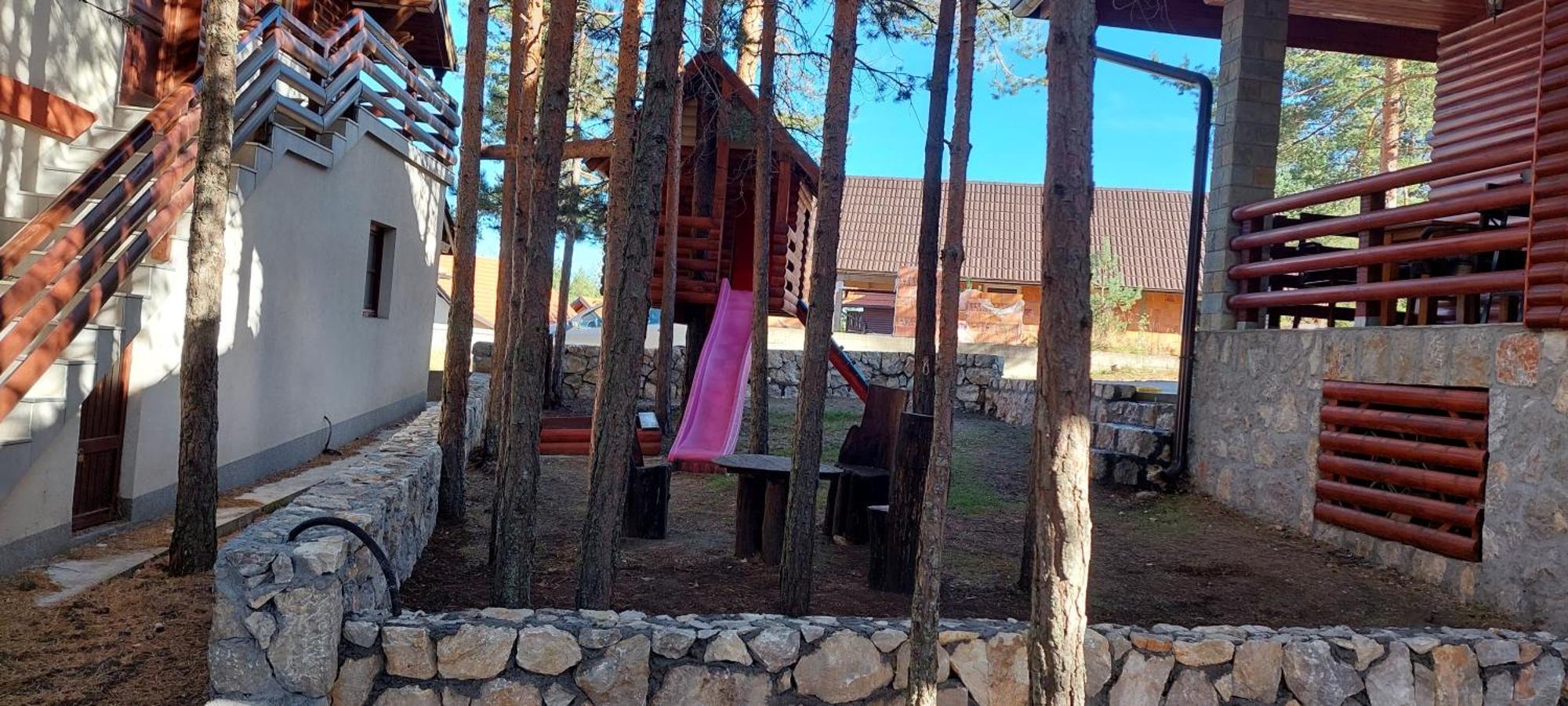 Vila Mina Kaludjerske Bare Luaran gambar