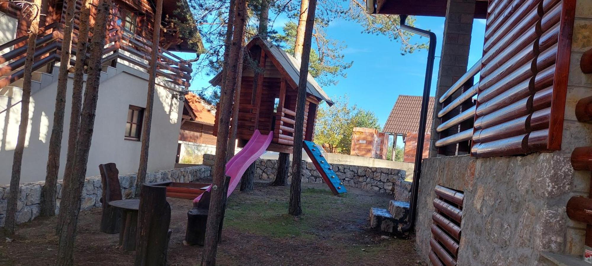 Vila Mina Kaludjerske Bare Luaran gambar