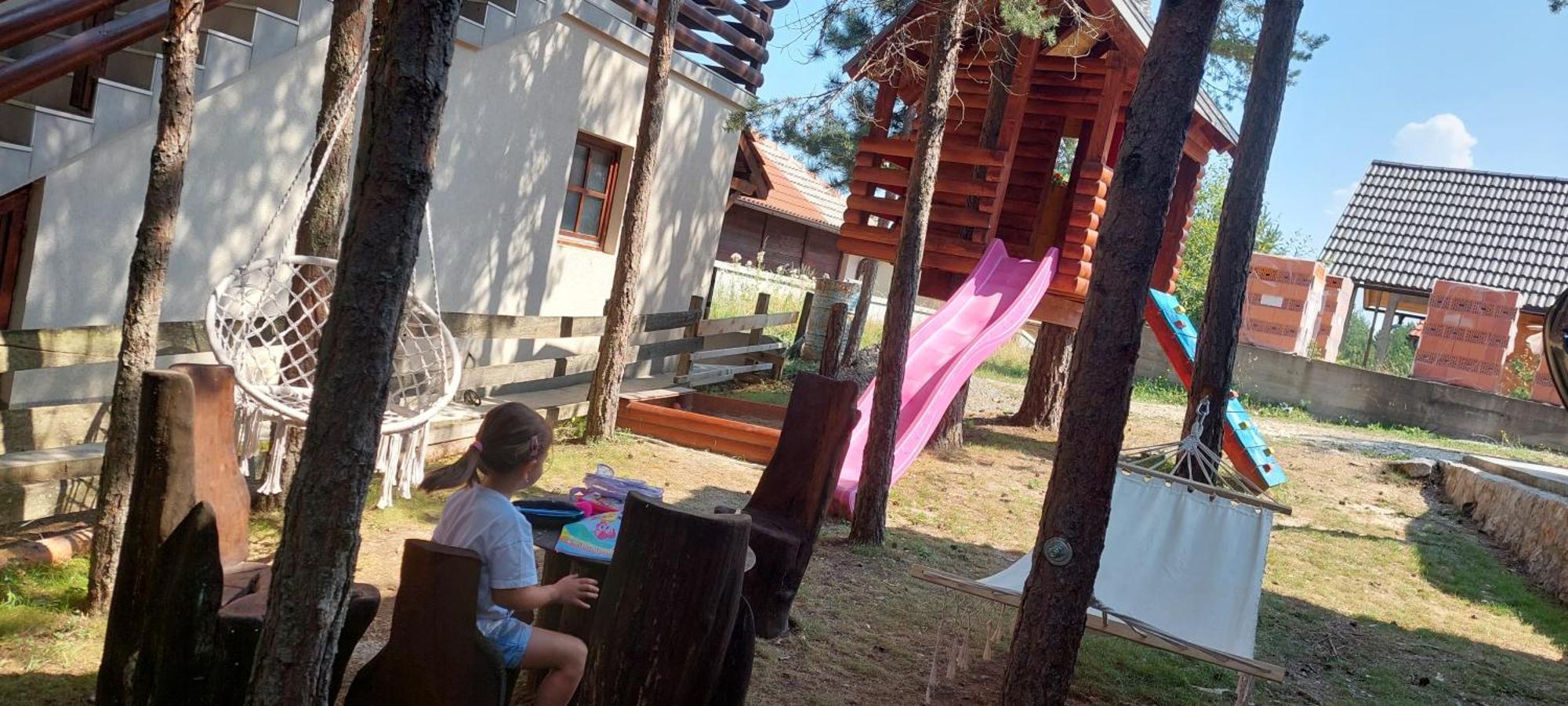 Vila Mina Kaludjerske Bare Luaran gambar